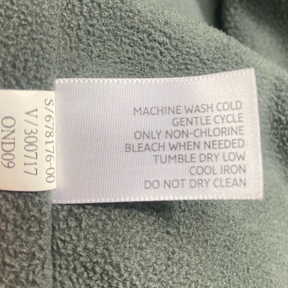 Solid Black Old Navy Puffer Vest for Boys Size Large - Picture 6 of 7